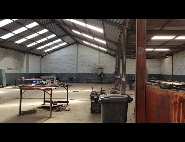 1,850M² FACTORY FOR SALE IN BLACKHEATH INDUSTRIAL